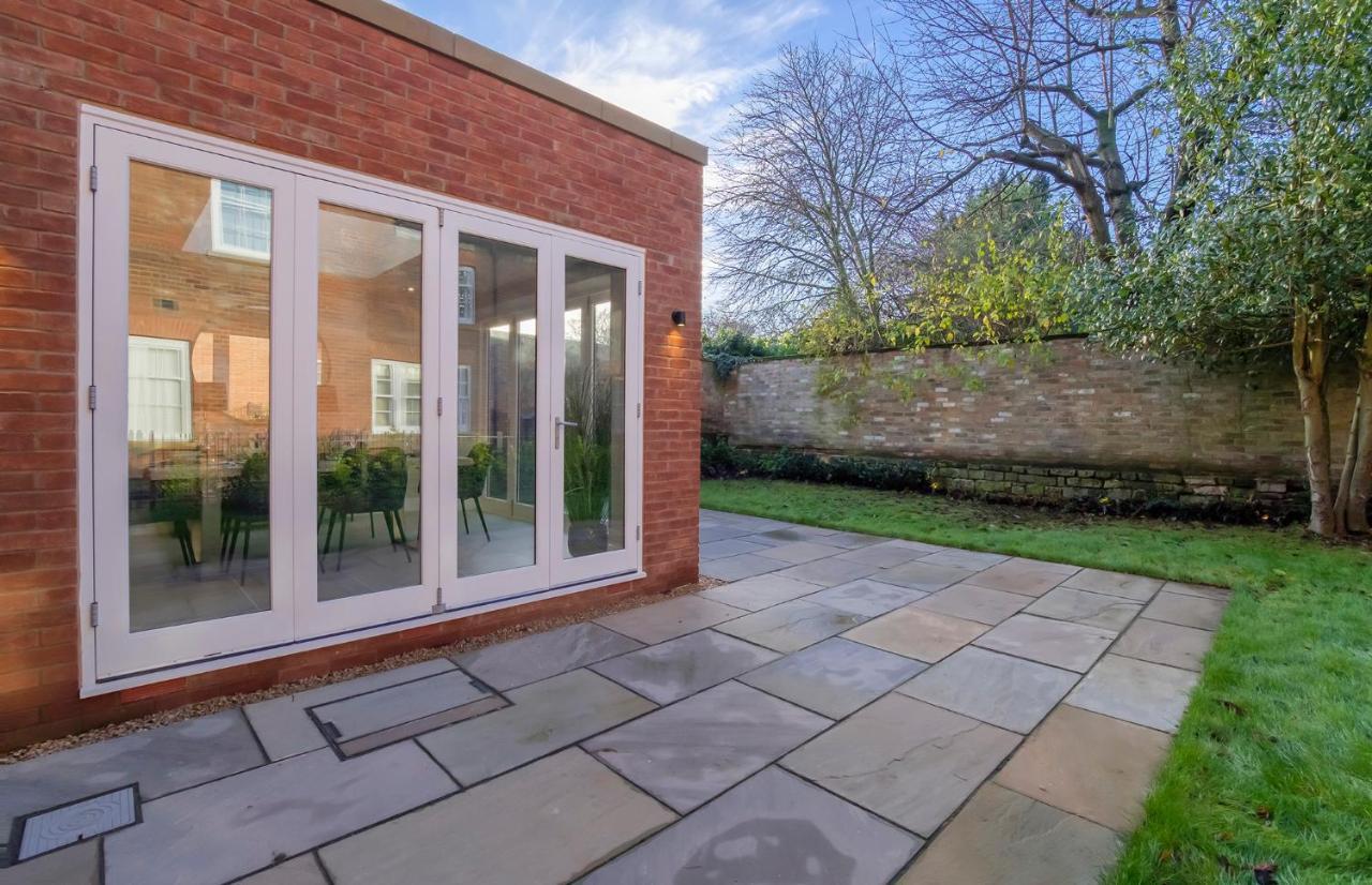 The Presidential Suite, With Free Parking! York Exterior photo